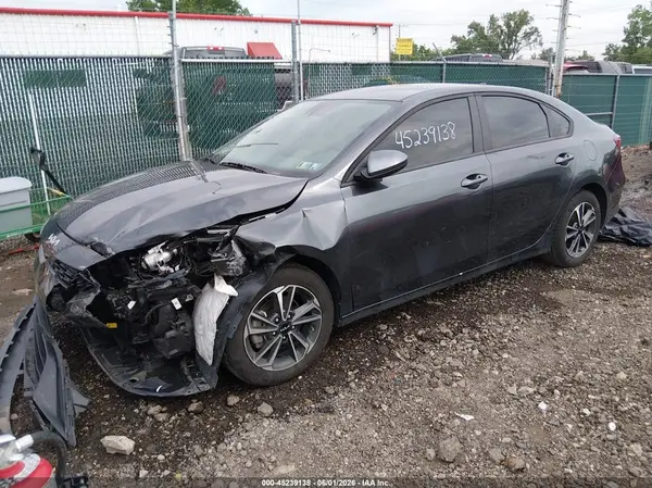 3KPF24AD7RE825793 2024 KIA FORTE - Image 2