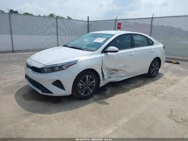 3KPF24AD7RE826183 2024 KIA FORTE - Image 2