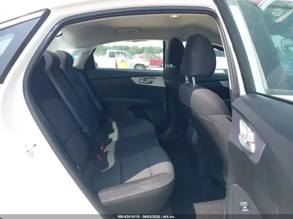3KPF24AD7RE826183 2024 KIA FORTE - Image 8