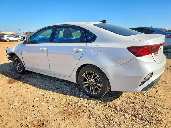 3KPF24AD7RE826331 2024 KIA FORTE - Image 2
