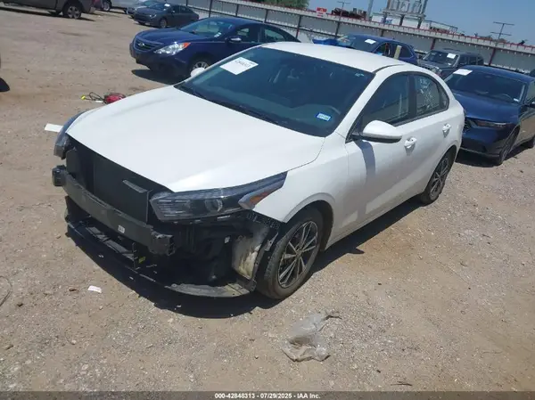 3KPF24AD7RE826880 2024 KIA FORTE - Image 2