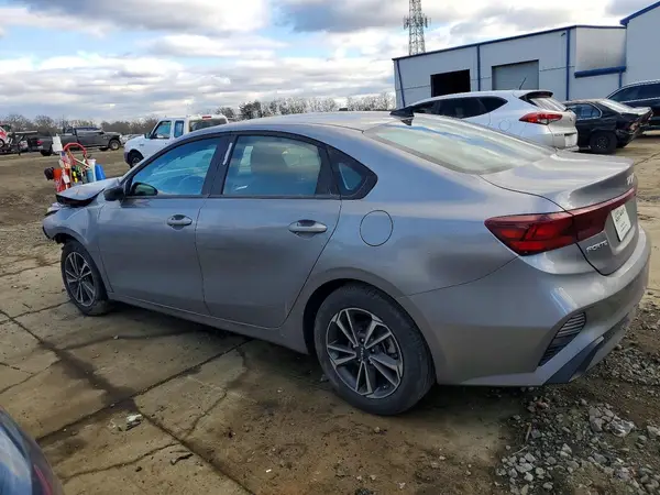3KPF24AD7RE828922 2024 KIA FORTE - Image 2