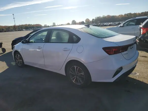 3KPF24AD7RE828967 2024 KIA FORTE - Image 2