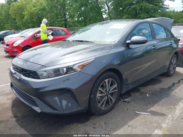 3KPF24AD7RE830069 2024 KIA FORTE - Image 2