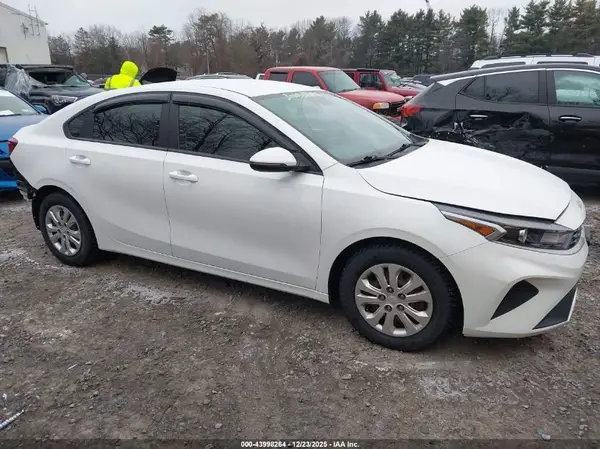 3KPF24AD7RE832548 2024 KIA FORTE - Image 1