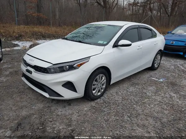 3KPF24AD7RE832548 2024 KIA FORTE - Image 2