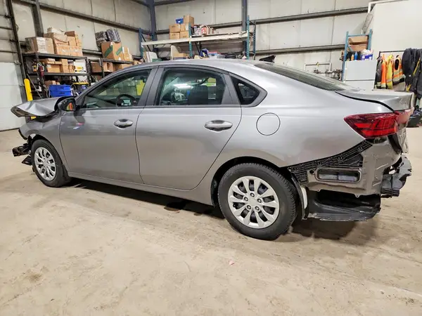 3KPF24AD7RE833215 2024 KIA FORTE - Image 2