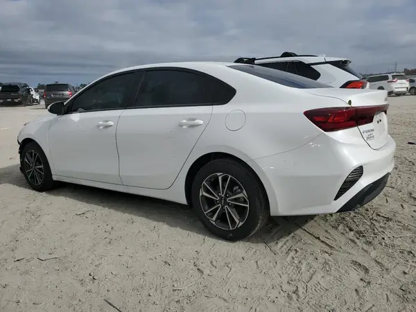 3KPF24AD7RE833392 2024 KIA FORTE - Image 2