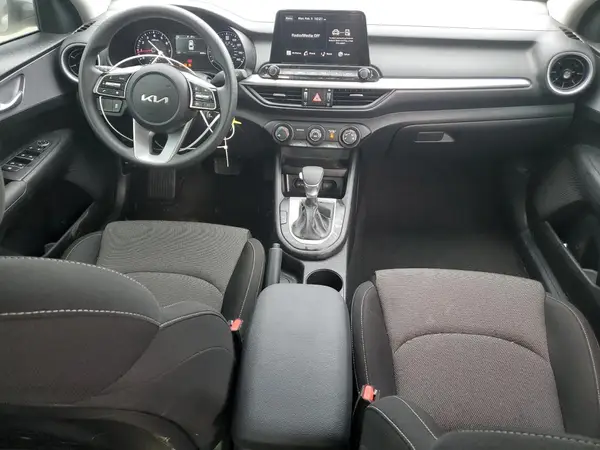 3KPF24AD7RE833392 2024 KIA FORTE - Image 8