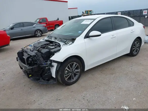 3KPF24AD7RE836258 2024 KIA FORTE - Image 2