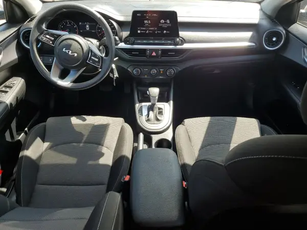 3KPF24AD7RE837054 2024 KIA FORTE - Image 8