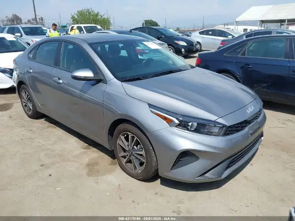 3KPF24AD7RE837541 2024 KIA FORTE - Image 1