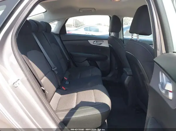 3KPF24AD7RE837541 2024 KIA FORTE - Image 8
