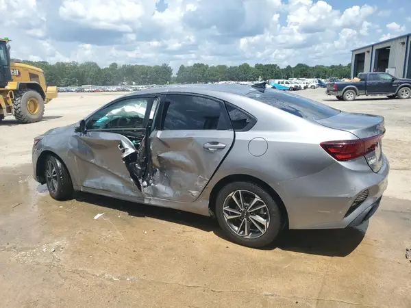 3KPF24AD7RE840732 2024 KIA FORTE - Image 2