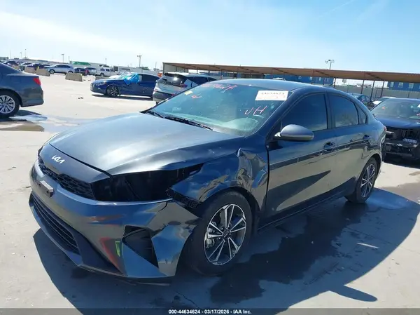 3KPF24AD7RE841072 2024 KIA FORTE - Image 2