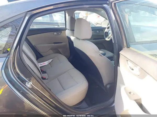 3KPF24AD8KE004711 2019 KIA FORTE - Image 8