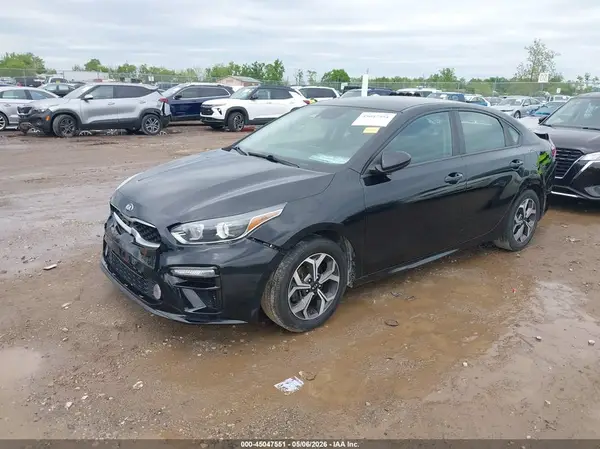 3KPF24AD8KE007737 2019 KIA FORTE - Image 2