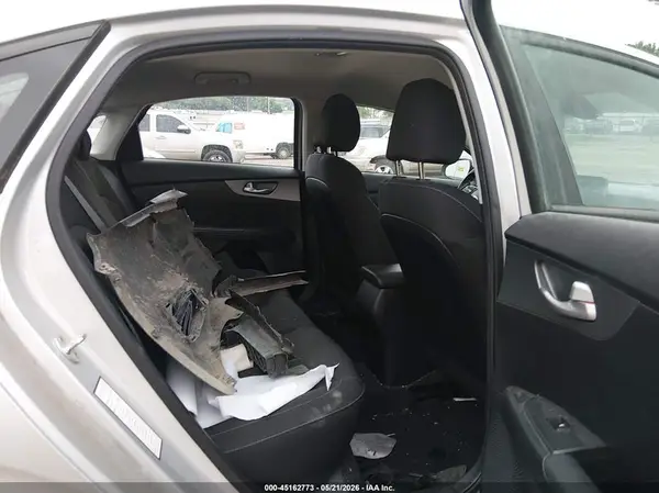 3KPF24AD8KE008421 2019 KIA FORTE - Image 8
