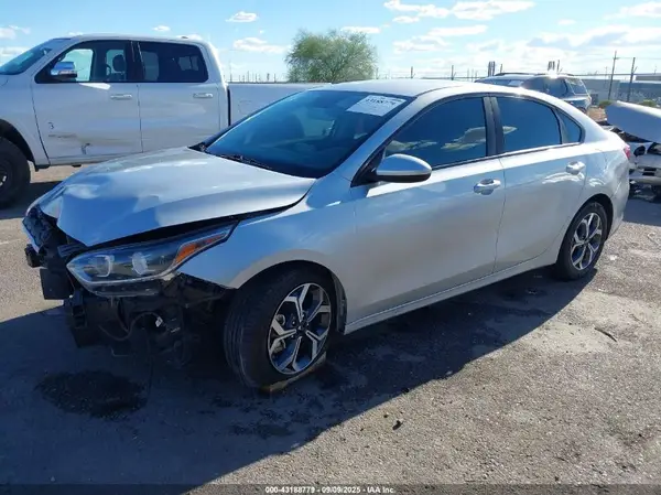 3KPF24AD8KE010248 2019 KIA FORTE - Image 2