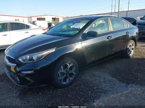 3KPF24AD8KE010637 2019 KIA FORTE - Image 2