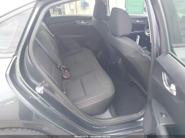 3KPF24AD8KE011657 2019 KIA FORTE - Image 8