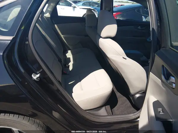 3KPF24AD8KE012615 2019 KIA FORTE - Image 8