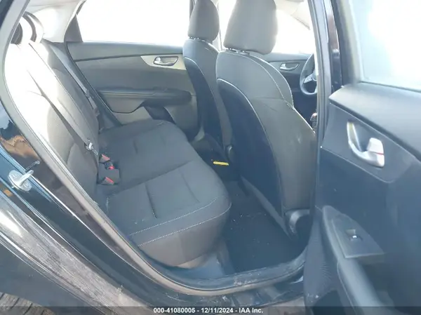 3KPF24AD8KE013117 2019 KIA FORTE - Image 8