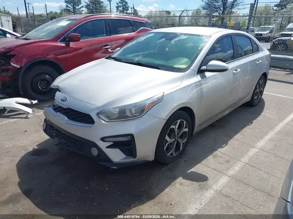 3KPF24AD8KE013389 2019 KIA FORTE - Image 2
