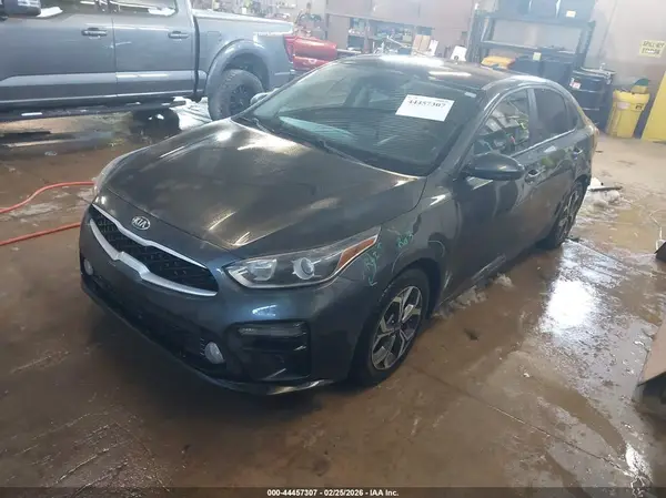 3KPF24AD8KE015398 2019 KIA FORTE - Image 2