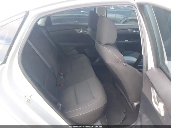 3KPF24AD8KE020018 2019 KIA FORTE - Image 8