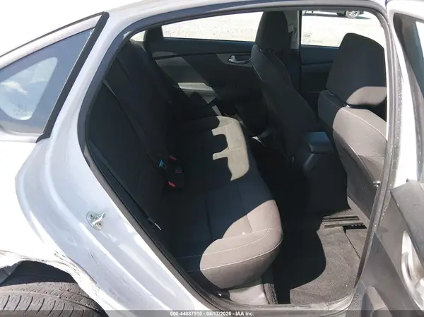 3KPF24AD8KE021248 2019 KIA FORTE - Image 8
