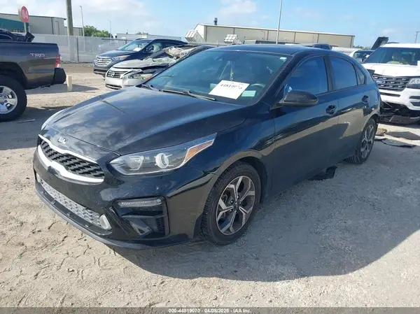 3KPF24AD8KE022027 2019 KIA FORTE - Image 2