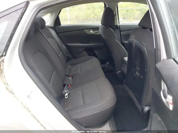 3KPF24AD8KE022447 2019 KIA FORTE - Image 8