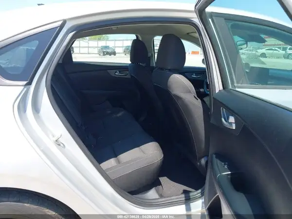 3KPF24AD8KE024487 2019 KIA FORTE - Image 8