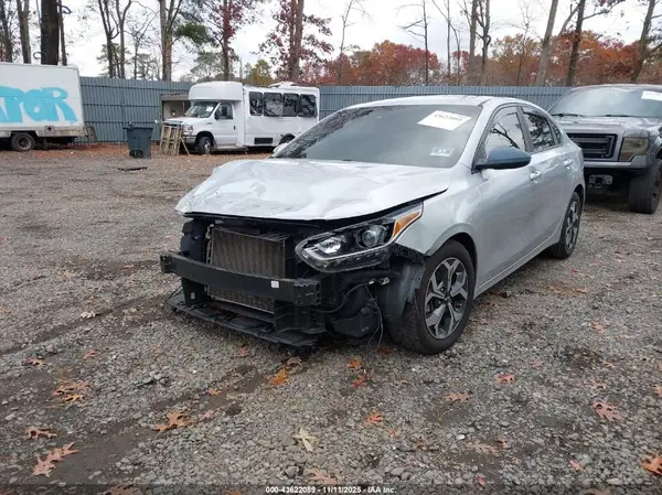 3KPF24AD8KE028961 2019 KIA FORTE - Image 2