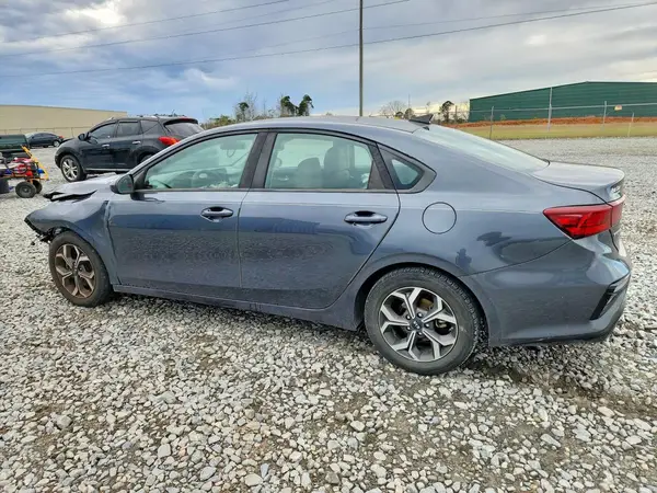 3KPF24AD8KE029589 2019 KIA FORTE - Image 2
