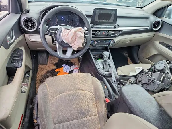 3KPF24AD8KE029589 2019 KIA FORTE - Image 8