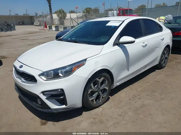 3KPF24AD8KE029608 2019 KIA FORTE - Image 2