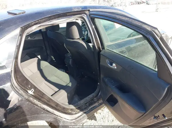 3KPF24AD8KE030855 2019 KIA FORTE - Image 8