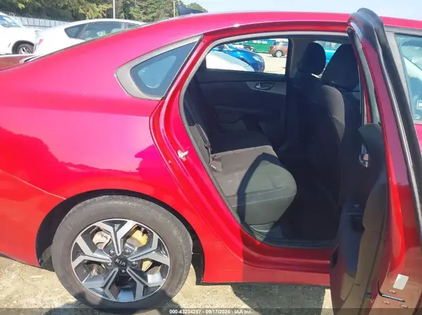 3KPF24AD8KE032444 2019 KIA FORTE - Image 8