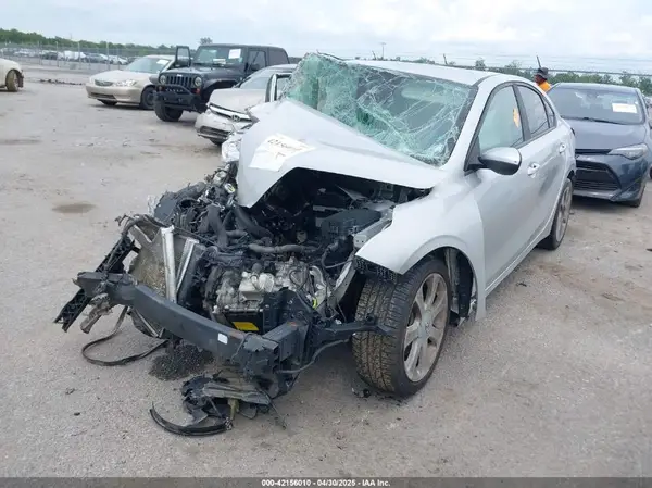 3KPF24AD8KE032587 2019 KIA FORTE - Image 2
