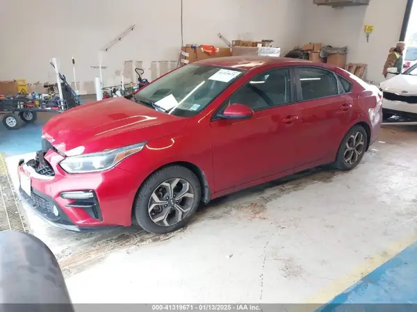 3KPF24AD8KE032881 2019 KIA FORTE - Image 2