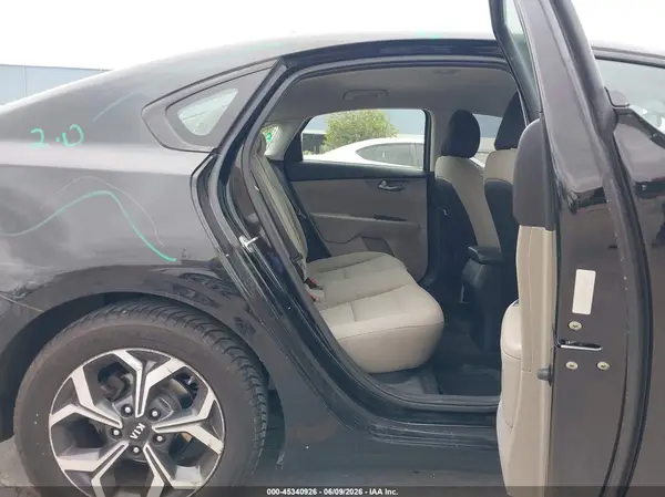 3KPF24AD8KE039491 2019 KIA FORTE - Image 8