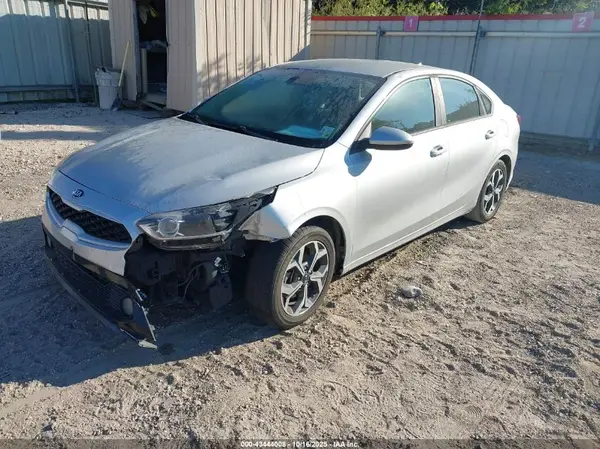 3KPF24AD8KE040351 2019 KIA FORTE - Image 2