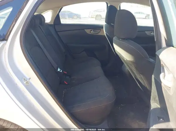 3KPF24AD8KE040351 2019 KIA FORTE - Image 8