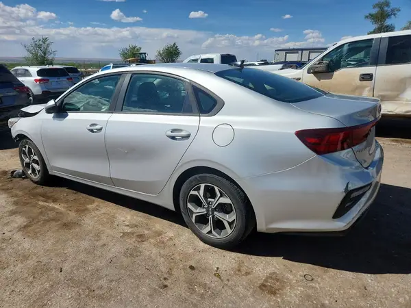3KPF24AD8KE040365 2019 KIA FORTE - Image 2