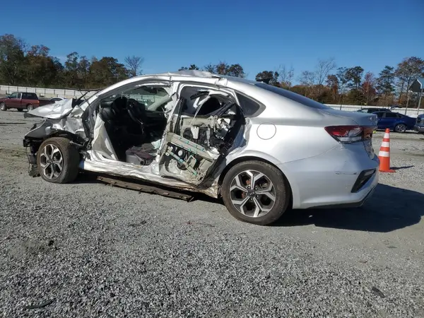 3KPF24AD8KE044934 2019 KIA FORTE - Image 2