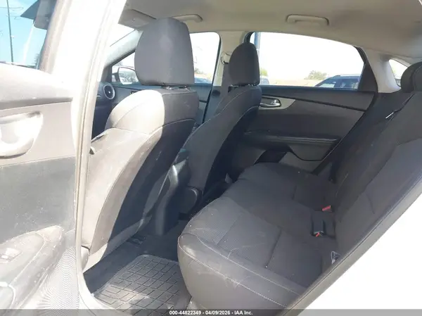 3KPF24AD8KE045744 2019 KIA FORTE - Image 8
