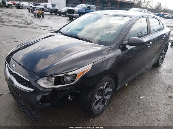 3KPF24AD8KE045971 2019 KIA FORTE - Image 2