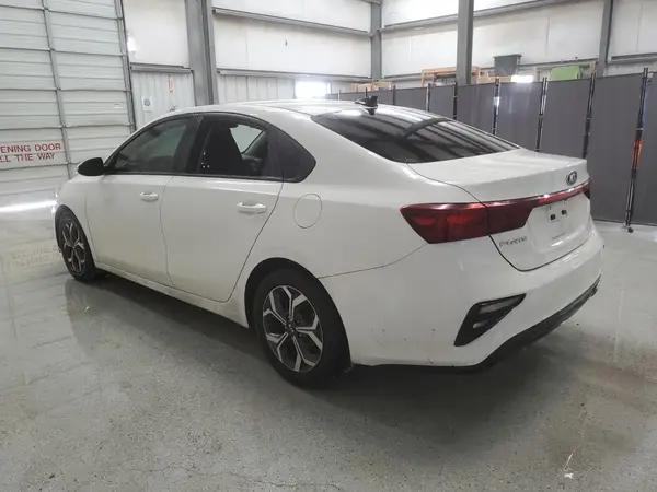 3KPF24AD8KE049485 2019 KIA FORTE - Image 2